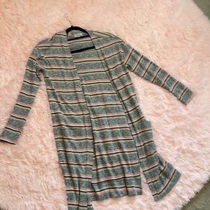 Warm long sweater with deep pockets worn once